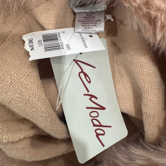 NWT Le Moda Light Pink Faux Fur Trim Poncho / Cape – One Size - Picture 5 of 5